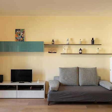 Bilocale Moderno Ed Esclusivo Apartment Milan Bagian luar foto