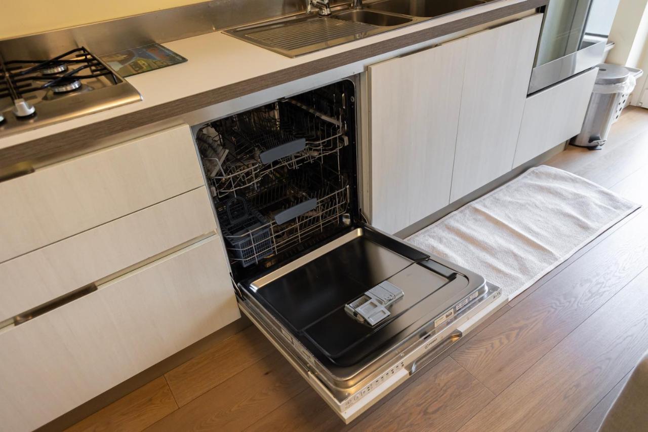 Bilocale Moderno Ed Esclusivo Apartment Milan Bagian luar foto