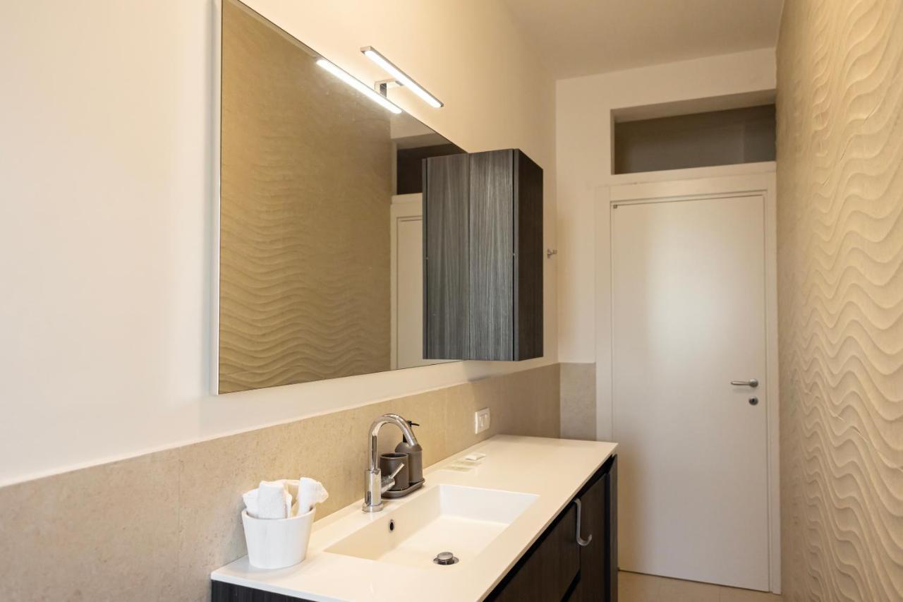Bilocale Moderno Ed Esclusivo Apartment Milan Bagian luar foto